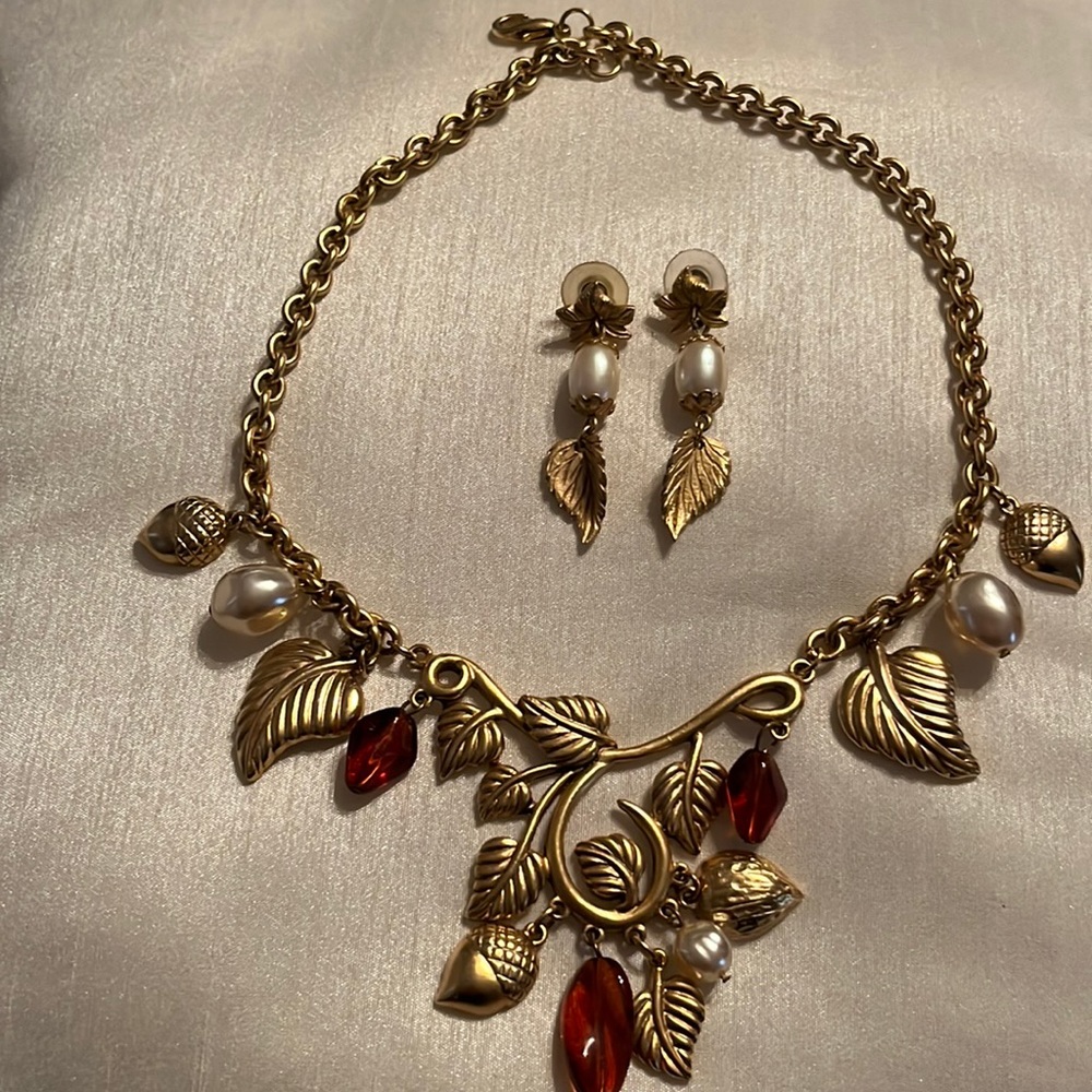 Necklace and earring set